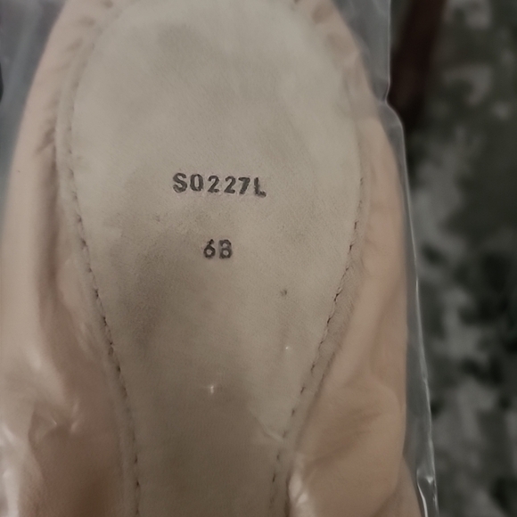 Q4 - Bloch Belle Ballet Slippers - Picture 8 of 9